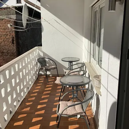 Apartment Grosses 3-zimmer-apartment Mit 6 Betten & Balkon *