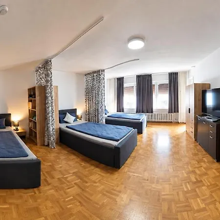 Apartment Grosses 3-zimmer-apartment Mit 6 Betten & Balkon *